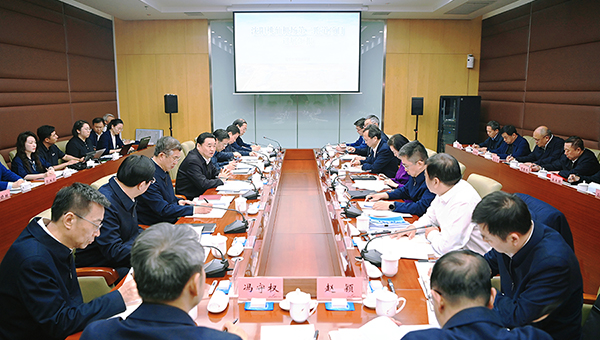 郝鹏王新伟到省机场集团调研并召开第二跑道项目专题推进会